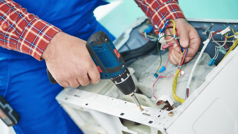 Bahçelievler Daikin Daikin çamaşır makinesi kart tamiri – Su almama arızası orijinal parça ile giderildi. - Teknik servis örneği